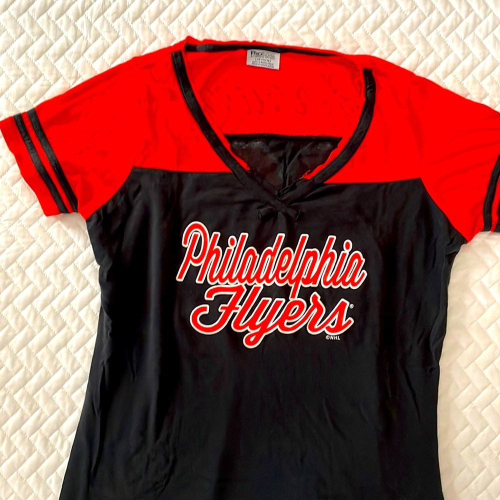 Philadelphia Flyers T-shirt Size L (11-13)